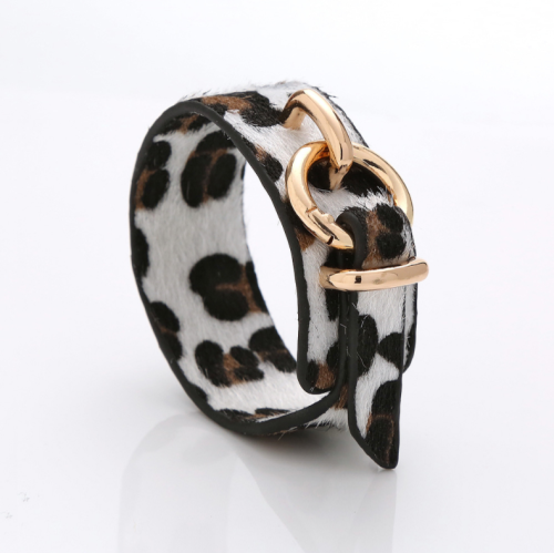 2021 Trendy Bracelets Styles Double Side Wide Leopard Horsehair Pu Leather  Closure Bracelet