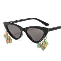 Retro Imitation Jade Shell Pendant Sunglasses Personality Triangle Cat Eye Sunglasses