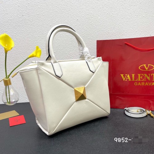 valentino_11_handbag_113_hl_20220602_a_2_1 fashion designer replica luxury AA quality handbag