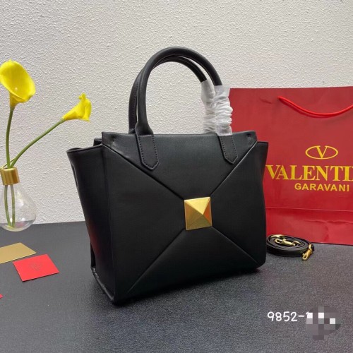 valentino_11_handbag_113_hl_20220602_a_7_1 fashion designer replica luxury AA quality handbag