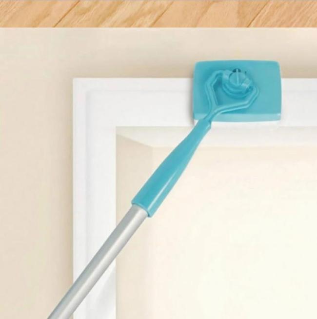 Extendable Baseboard Duster
