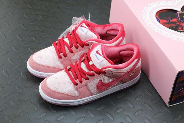 strange love dunks box