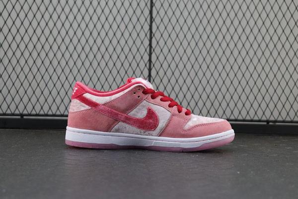 SB Dunk Low x StrangeLove (Special Box) - www.flamsneaker.com