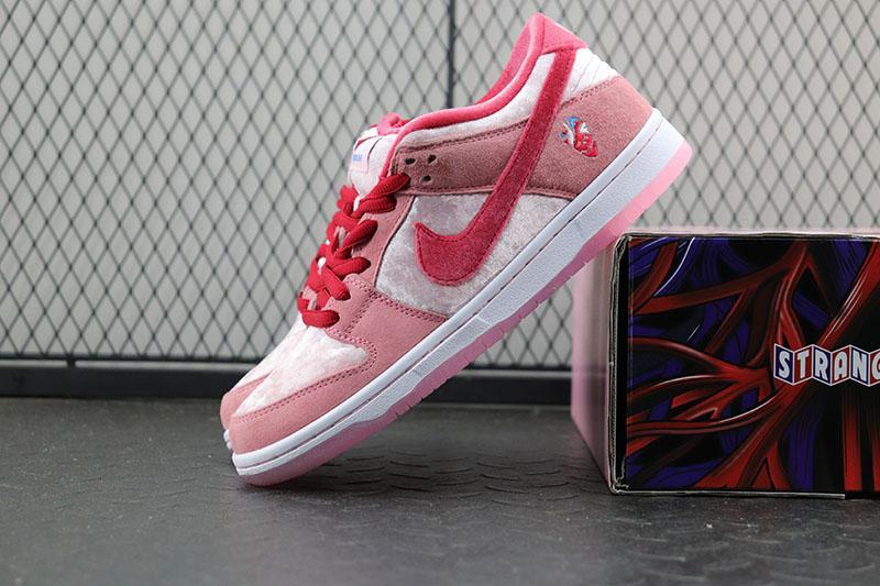 SB Dunk Low x StrangeLove (Special Box) - www.flamsneaker.com