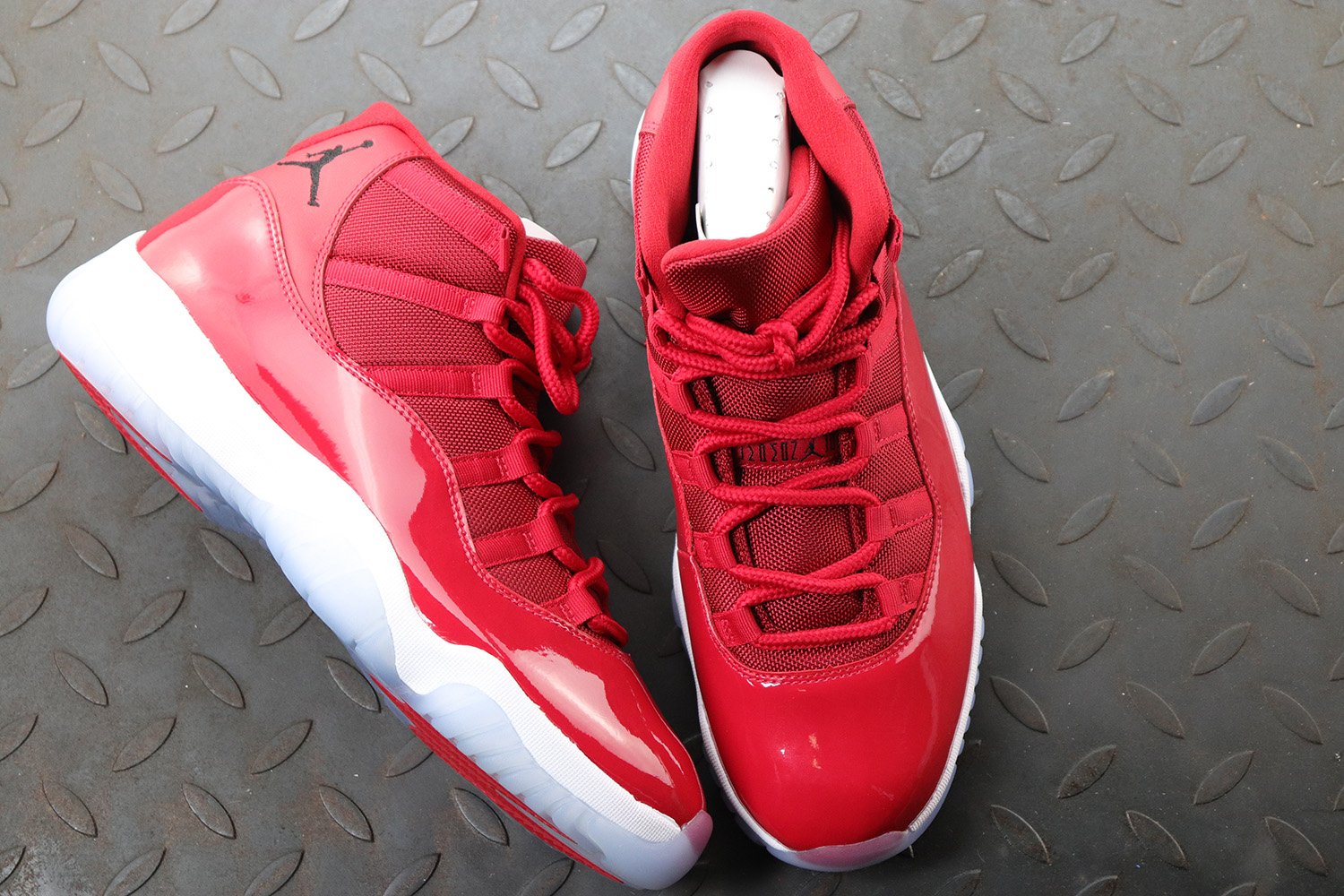 fake gym red 11s