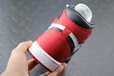 Jordan 1 Retro Black Toe（2016）