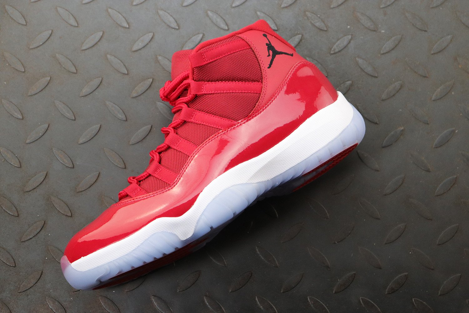 fake gym red 11s