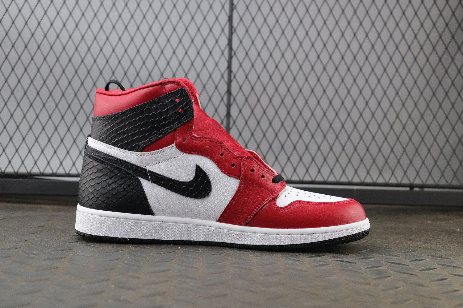 red jordans female