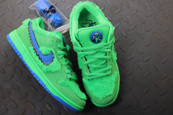 grateful dead dunks on feet