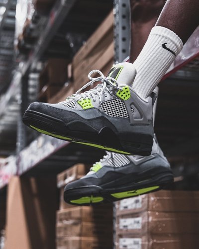 Jordan 4 Retro SE 95 Neon