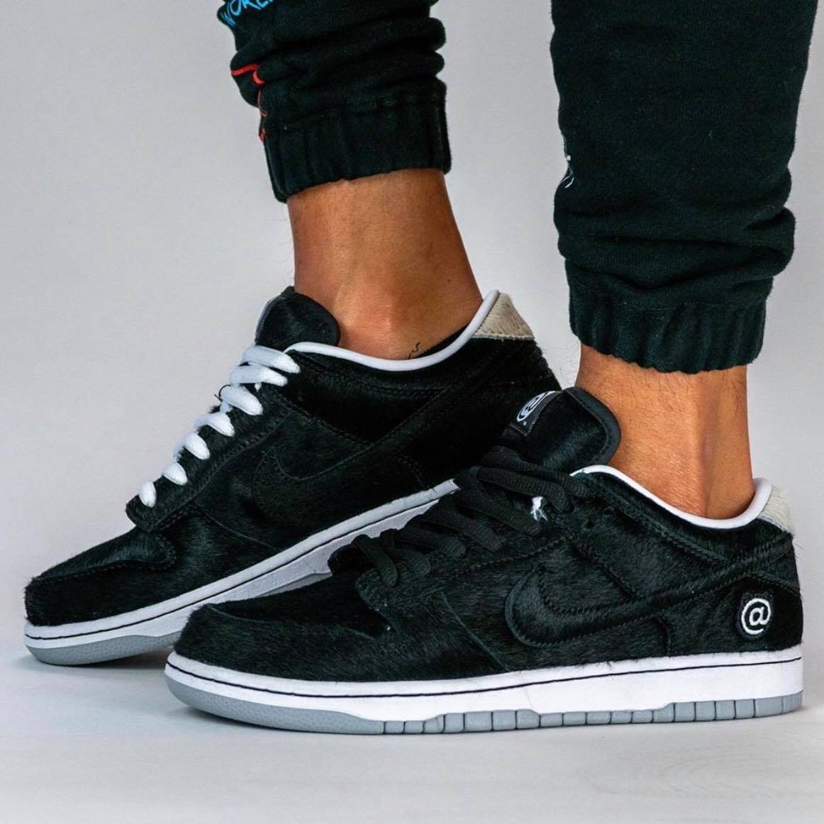 dunk low medicom