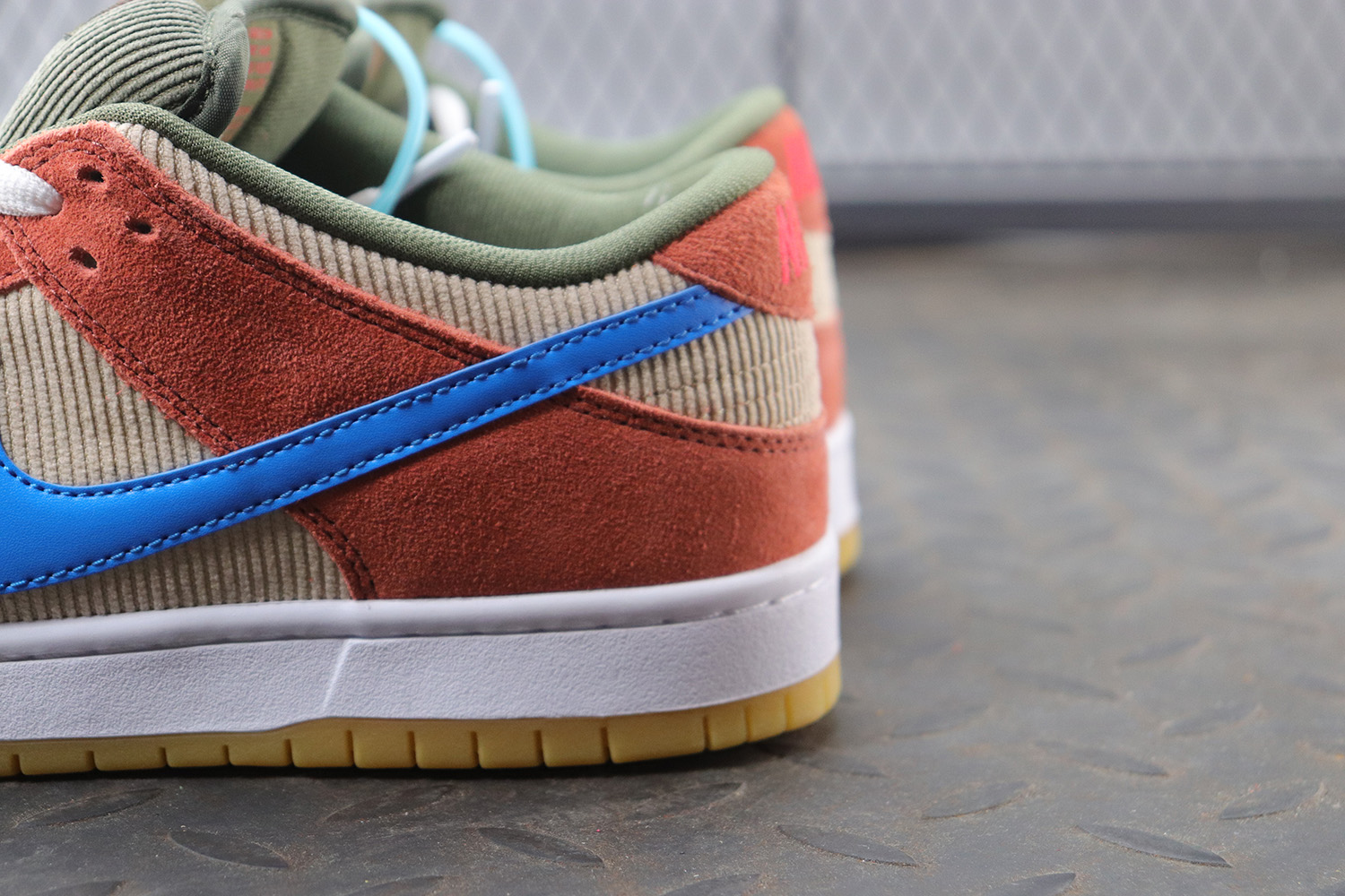 Nike SB Dunk Low Corduroy Dusty Peach 
