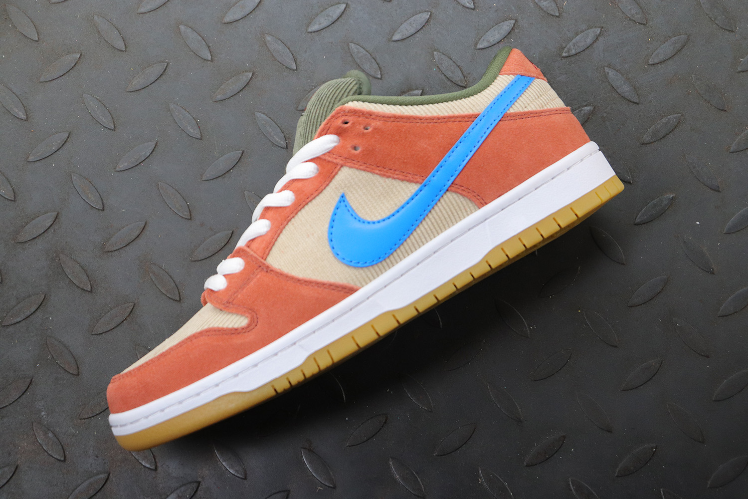 Nike SB Dunk Low Corduroy Dusty Peach 