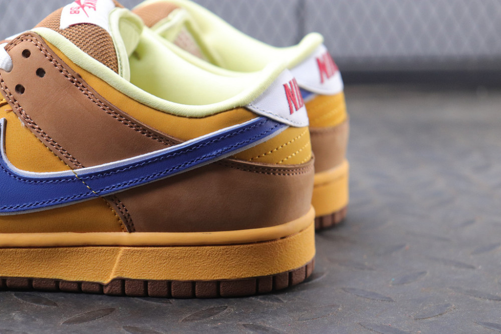 nike dunk low premium sb new castle m
