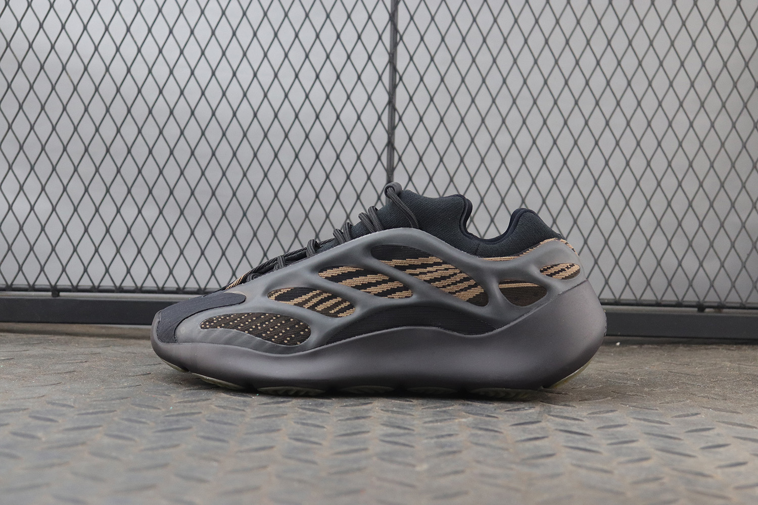 yeezy 700 brown