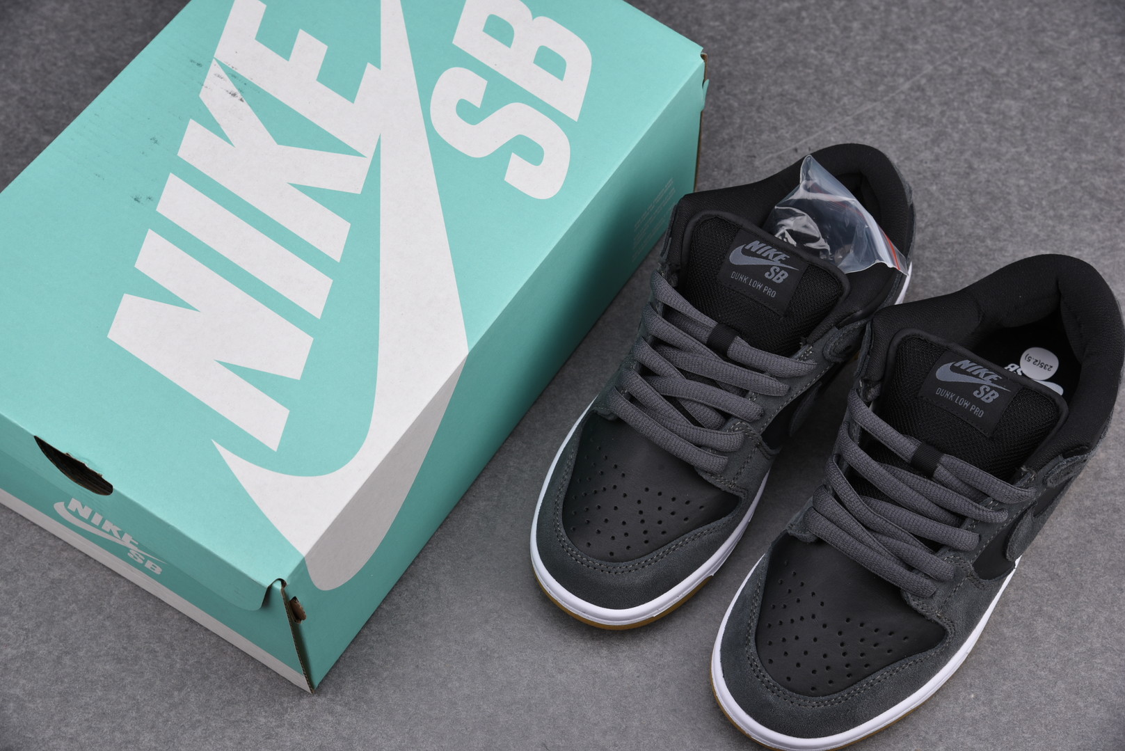 nike sb dunk grey black