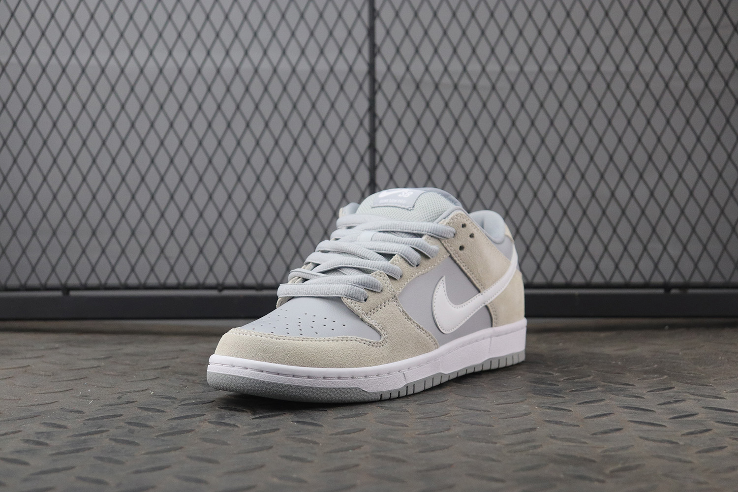 nike sb dunk low summit white wolf grey on feet