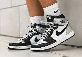 (WOMEN SIZE!!) Jordan 1 Retro High Silver Toe