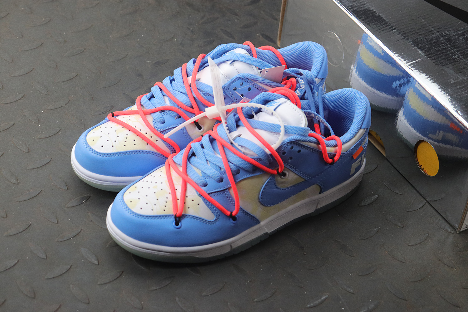 nike dunk low sb unc