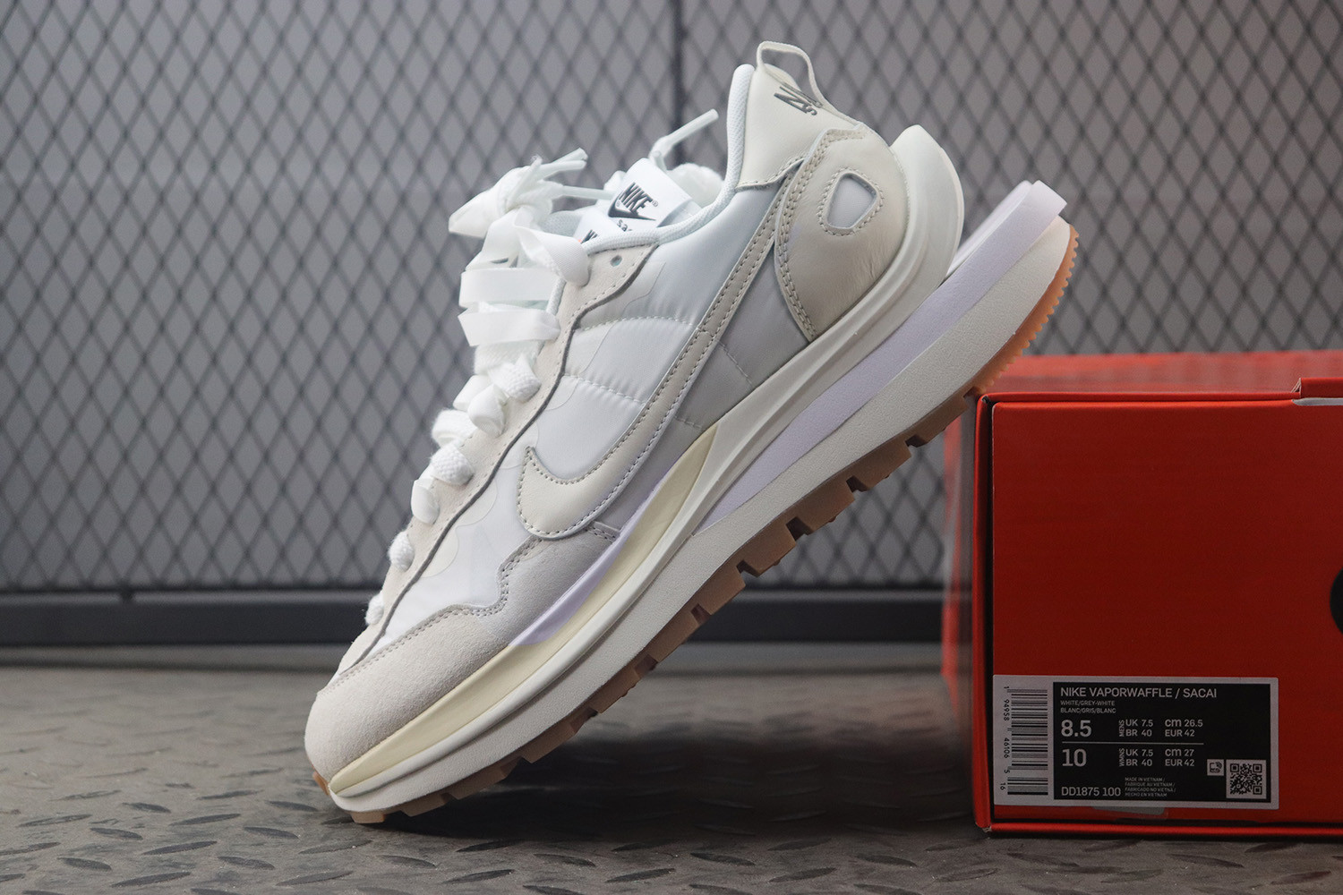 nike vaporwaffle sacai sail gum
