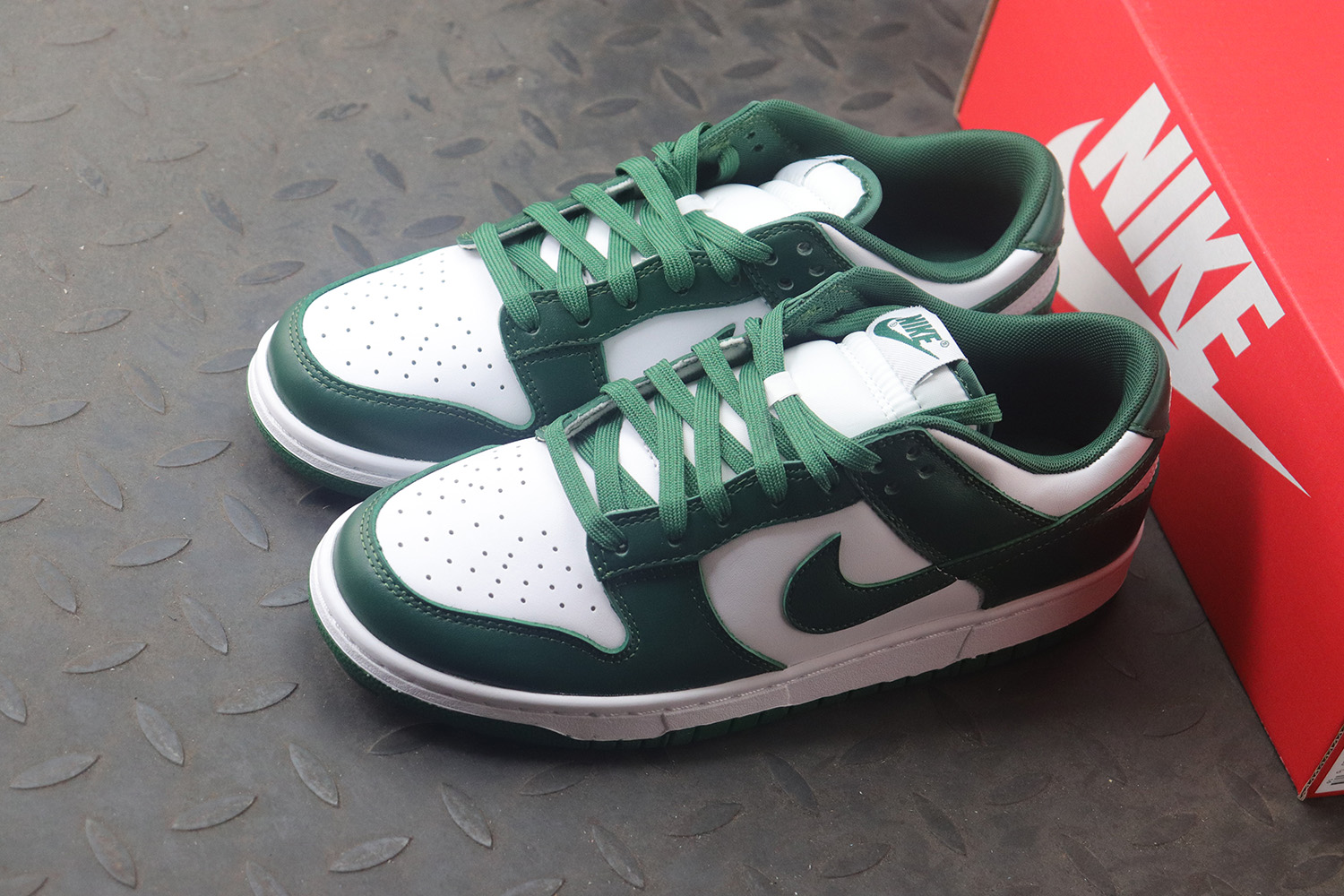 dunk varsity green