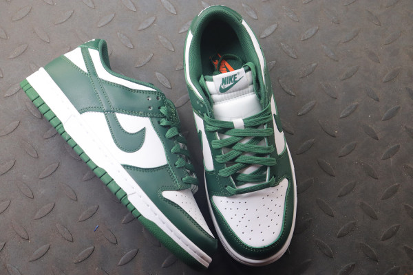 Nike Dunk Low Varsity Green / Michigan State - www.flamsneaker.com