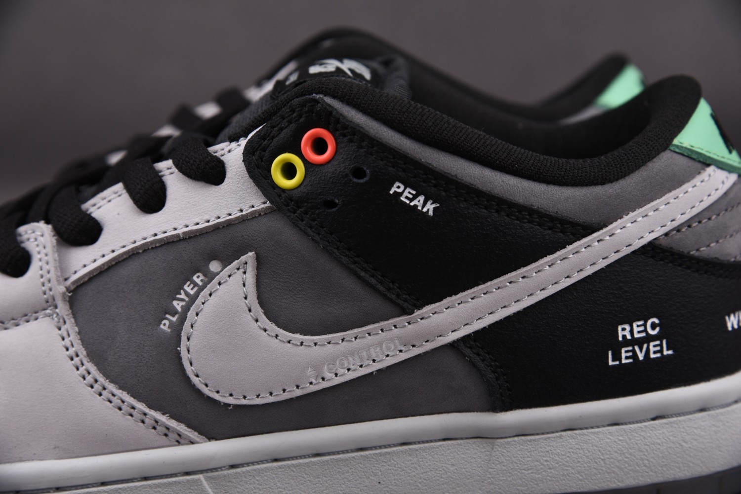camcorder dunks stockx