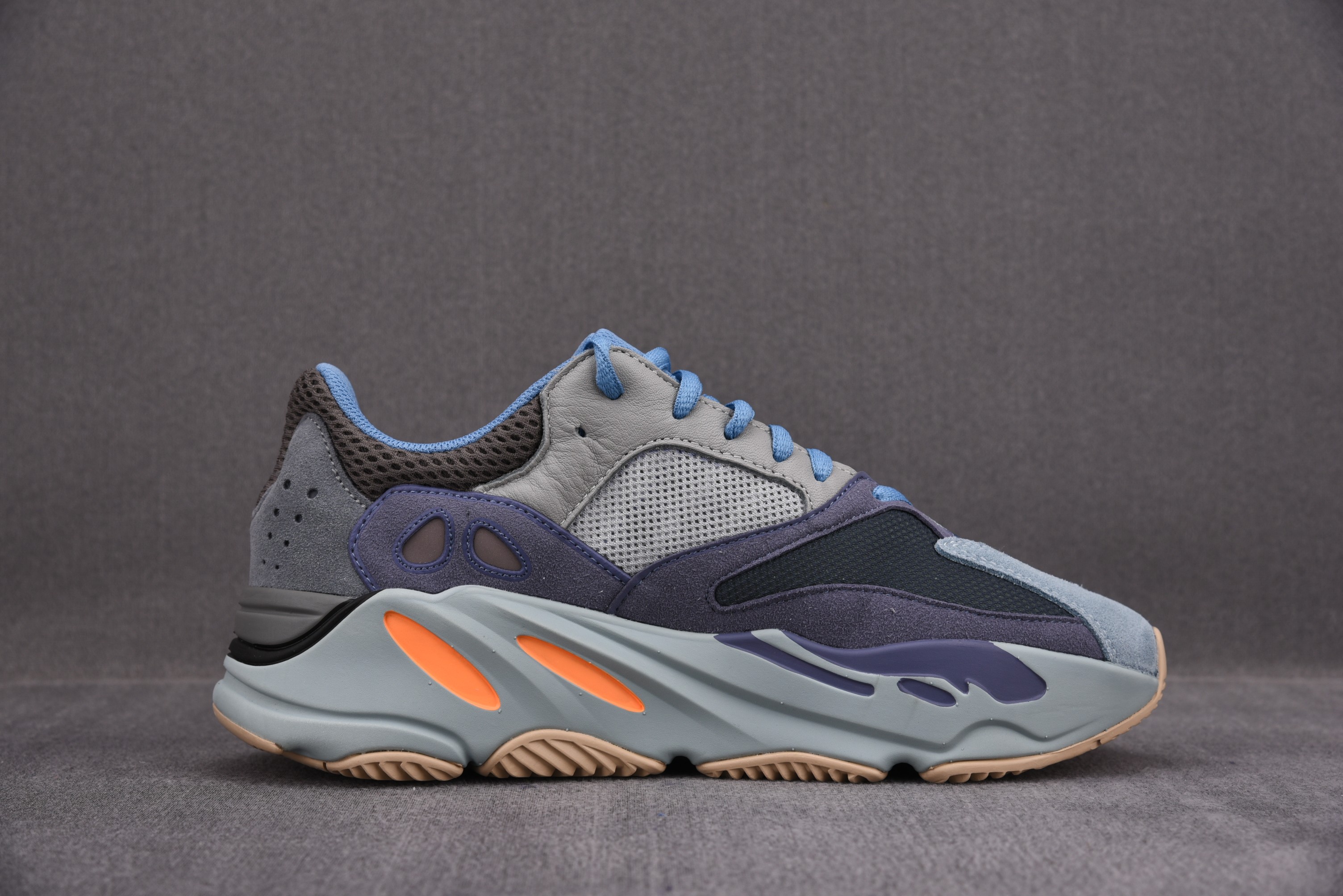 adidas Yeezy Boost 700 Carbon Blue - m 