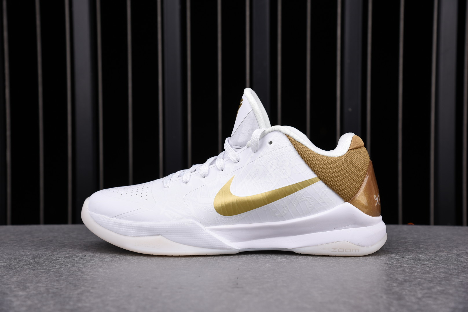 kobe 5 home
