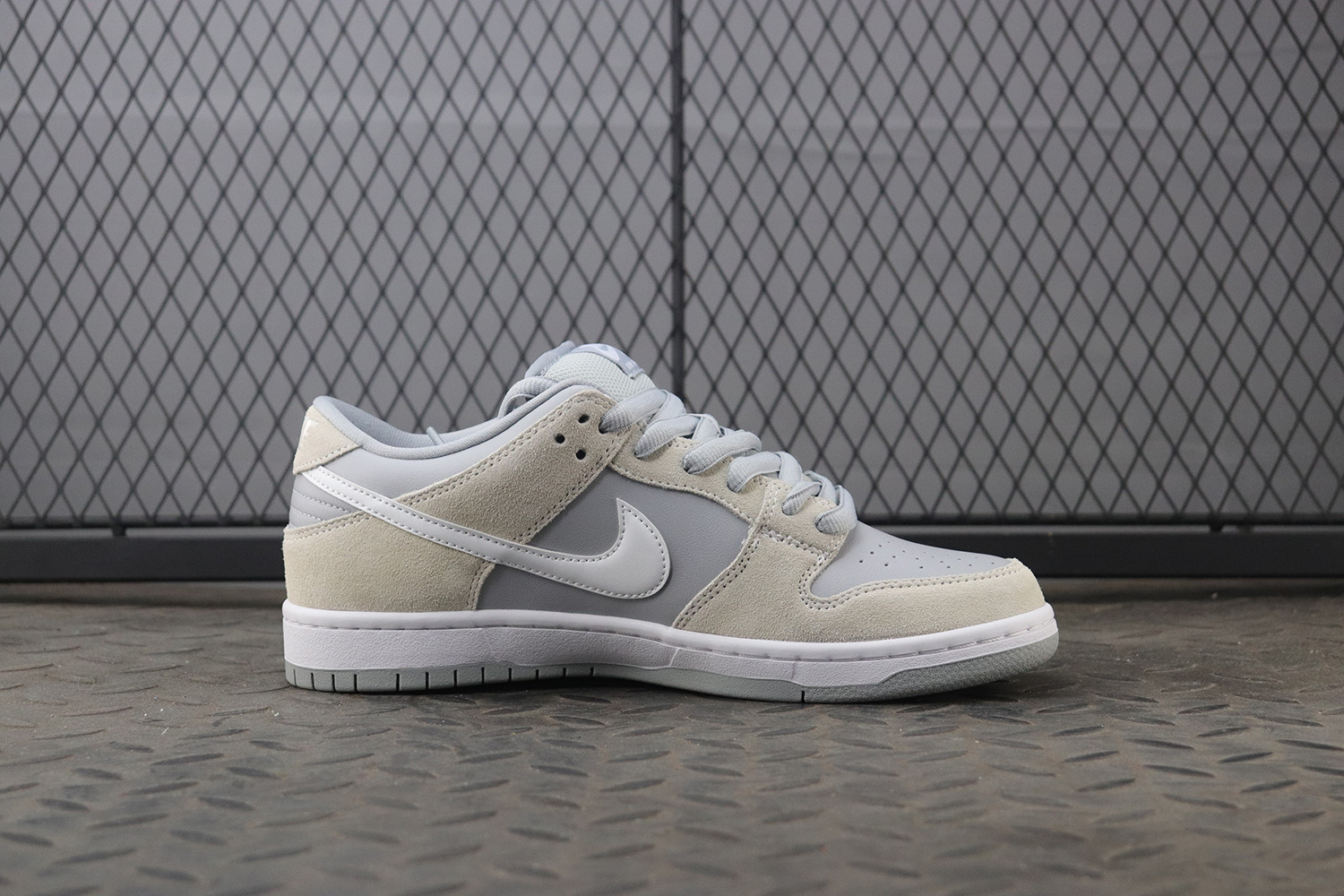 dunk low sb summit white