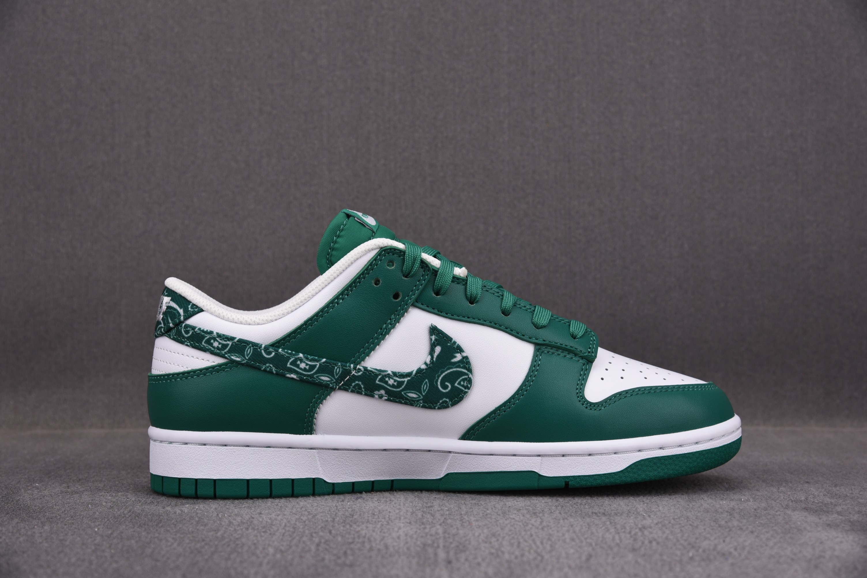 Nike Dunk Low Essential Paisley Pack Green (Women Size!!) - m 