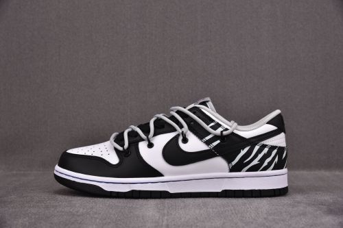 Nike Dunk Low EMB Knicks (Custom Sneaker)