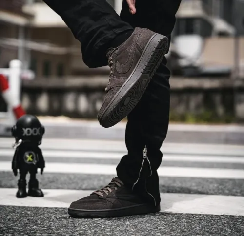 Travis Scott x Air Jordan 1 Low OG Velvet Brown