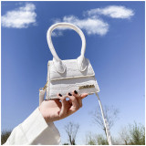 Korean style popular fashion one-shoulder portable messenger small square bag QJ8043