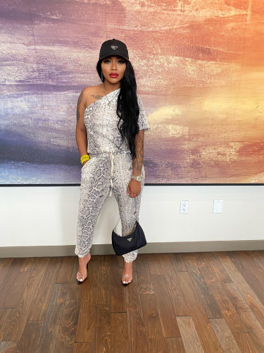 Printed snake print slanted shoulder one-sleeve sexy jumpsuit