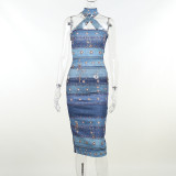 Contrast denim print strapless dress with straight neck and neck key accessories hip wrap skirt