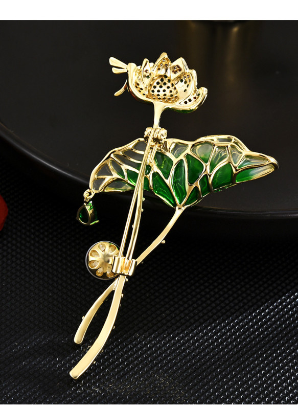 Exquisite pearl lotus leaf coat brooch pin