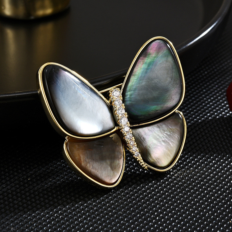 Simple, fashionable, luxurious, butterfly brooch, broken cocoon, high quality zircon, natural fritillaria brooch