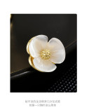 Mini anti stray buckle magnetic collar low remedy shell small flower brooch summer fine pin fixed clothes
