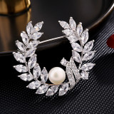 Simple brooch brooch high-grade brooch flower natural freshwater pearl lady jewelry leaf clothing accessories