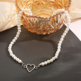 Hollow out Love Pendant Creative Simple French Retro Pearl Necklace Peach Heart Necklace Advanced Collar Chain