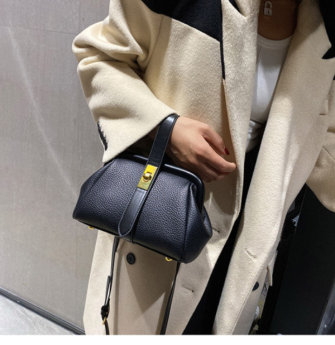 Armpit versatile one shoulder messenger bag