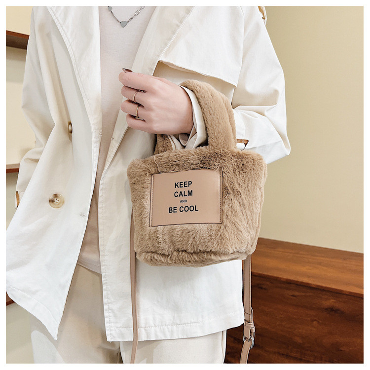 Plush bag Fashion portable small Tote bag One shoulder messenger small square bag