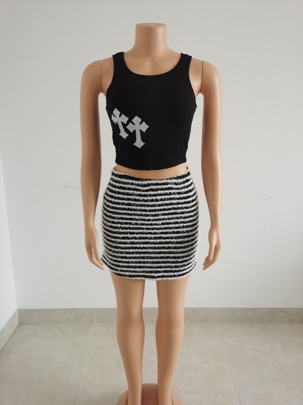 Women's loose body skirt with fluffy black and white stripe miniskirt