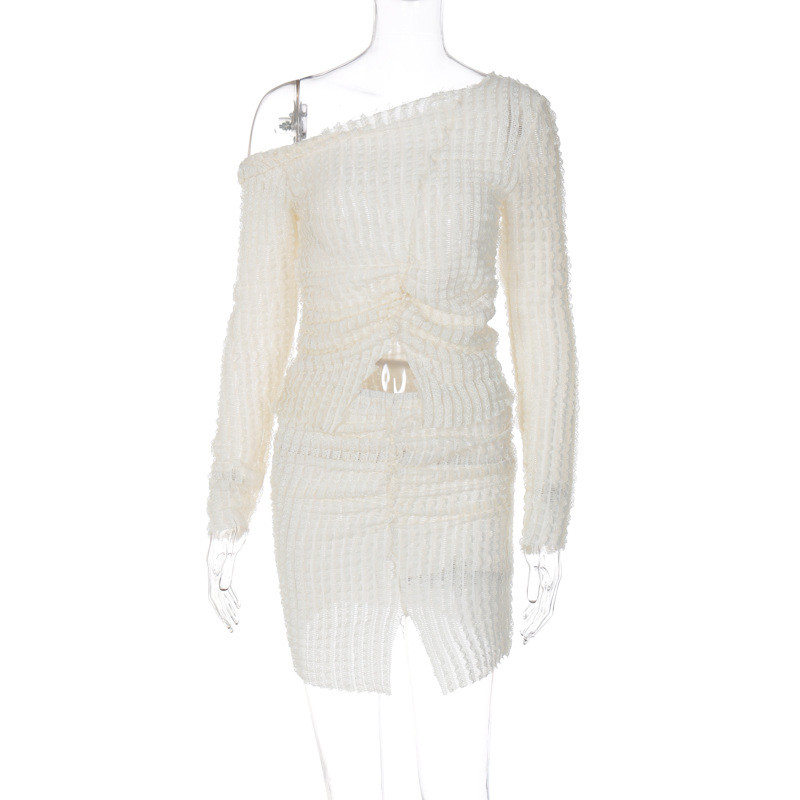 Solid color slanted shoulder long sleeved top slim fitting split short skirt set