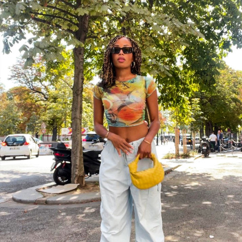 Printed tight short cropped short sleeved T-shirt with exposed navel