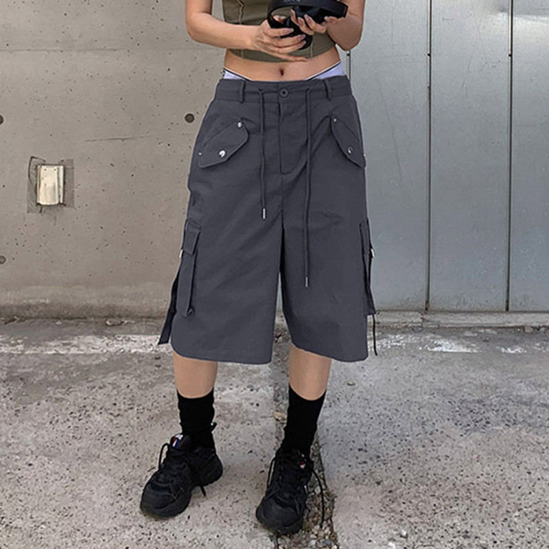 Workwear style with multiple pockets, cuffed and tied up half length pants, loose and casual low waisted straight woven shorts