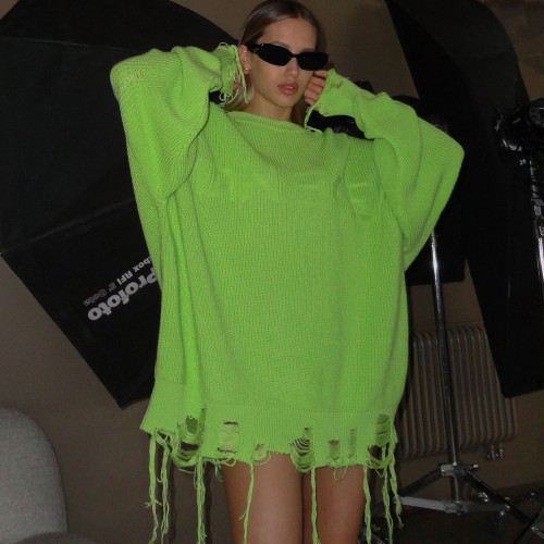 Wearing a loose and versatile female sweater with handmade frayed tassel long sleeved top