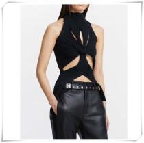 Sleeveless high neck knitted vest