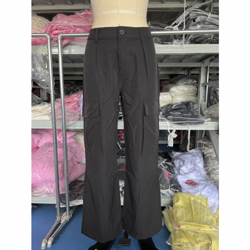 Low rise loose woven pants with multiple pockets for work wear pants